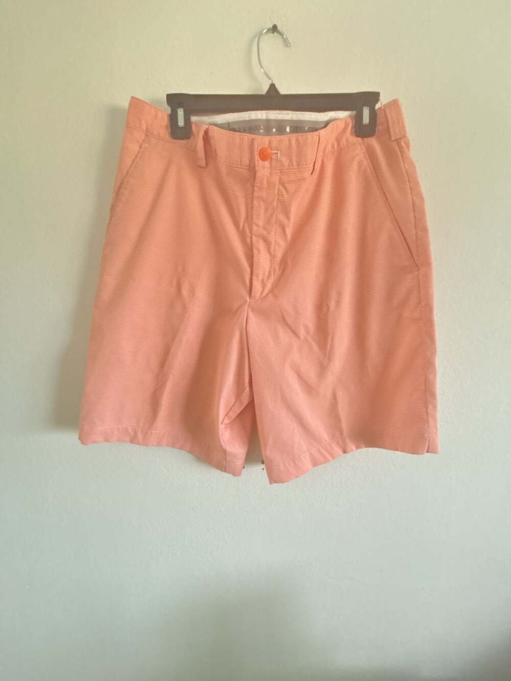 Cutter and Buck Men’s Dry Tec Shell Pink and White Checked Golf Shorts Sz 34